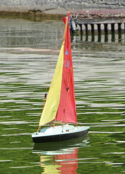 club nautique du luco jardin du Luxembourg Paris pond boat