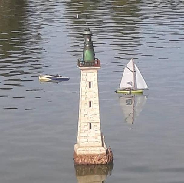 club nautique du luco jardin du Luxembourg Paris pond boat