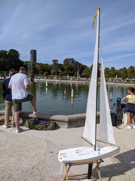 club nautique du luco jardin du Luxembourg Paris pond boat