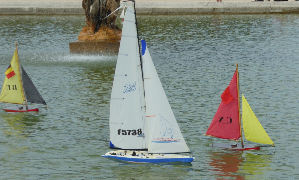club nautique du luco jardin du Luxembourg Paris pond boat
