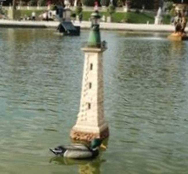 club nautique du luco jardin du Luxembourg Paris pond boat