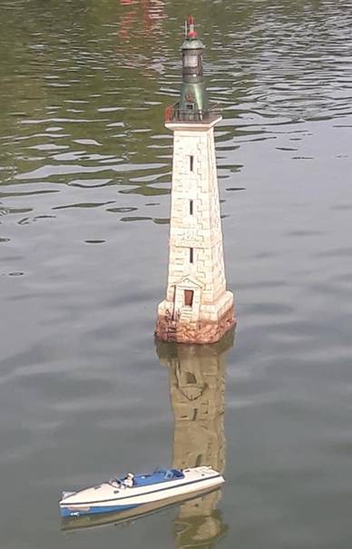 club nautique du luco jardin du Luxembourg Paris pond boat