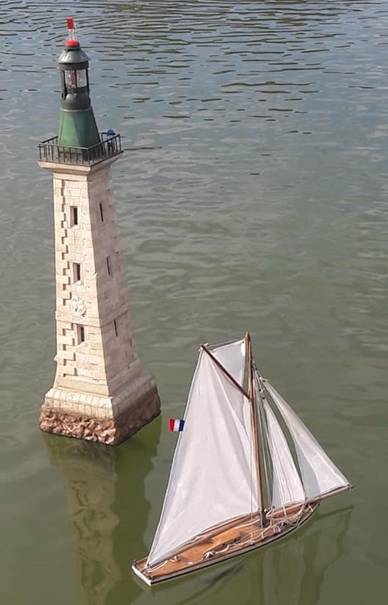 club nautique du luco jardin du Luxembourg Paris pond boat