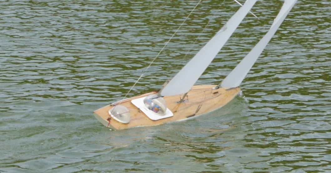 club nautique du luco jardin du Luxembourg Paris pond boat