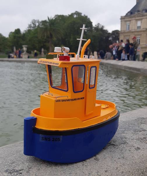 club nautique du luco jardin du Luxembourg Paris pond boat