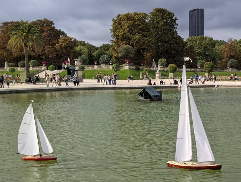 club nautique du luco jardin du Luxembourg Paris pond boat
