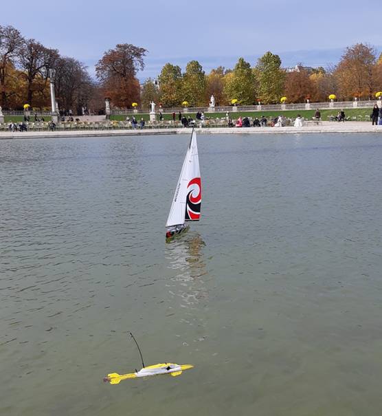 club nautique du luco jardin du Luxembourg Paris pond boat