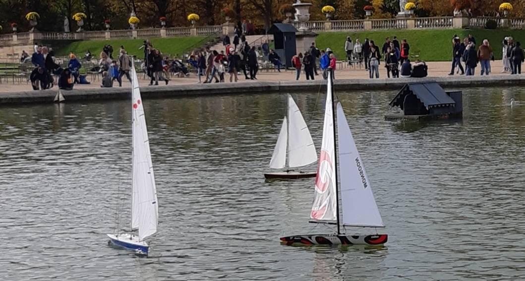 club nautique du luco jardin du Luxembourg Paris pond boat