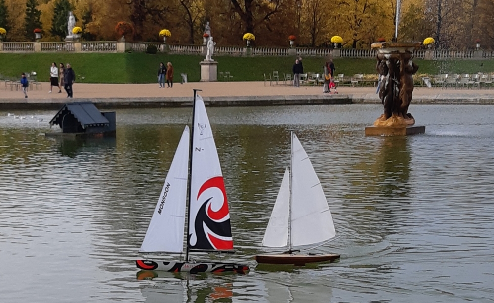 club nautique du luco jardin du Luxembourg Paris pond boat