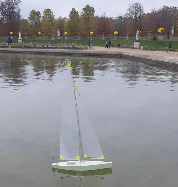 club nautique du luco jardin du Luxembourg Paris pond boat