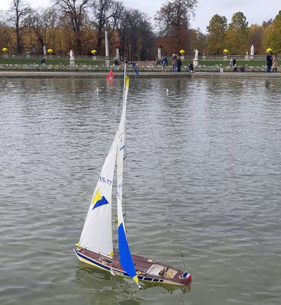 club nautique du luco jardin du Luxembourg Paris pond boat