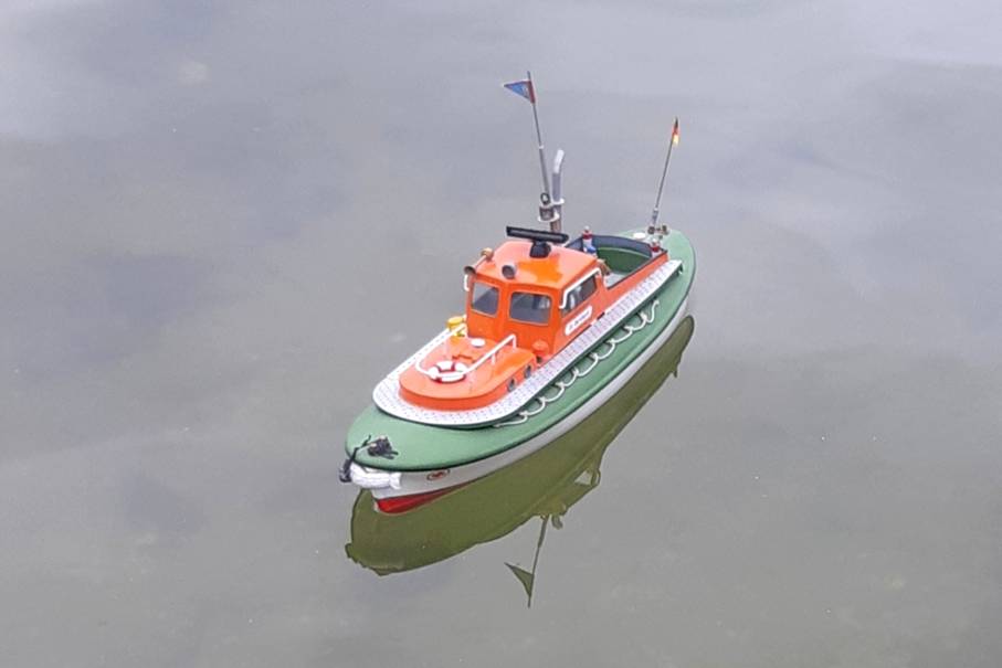 club nautique du luco jardin du Luxembourg Paris pond boat
