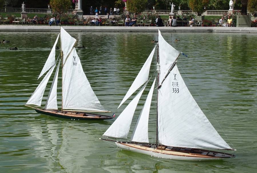 club nautique du luco jardin du Luxembourg Paris pond boat