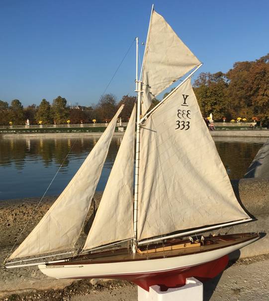 club nautique du luco jardin du Luxembourg Paris pond boat