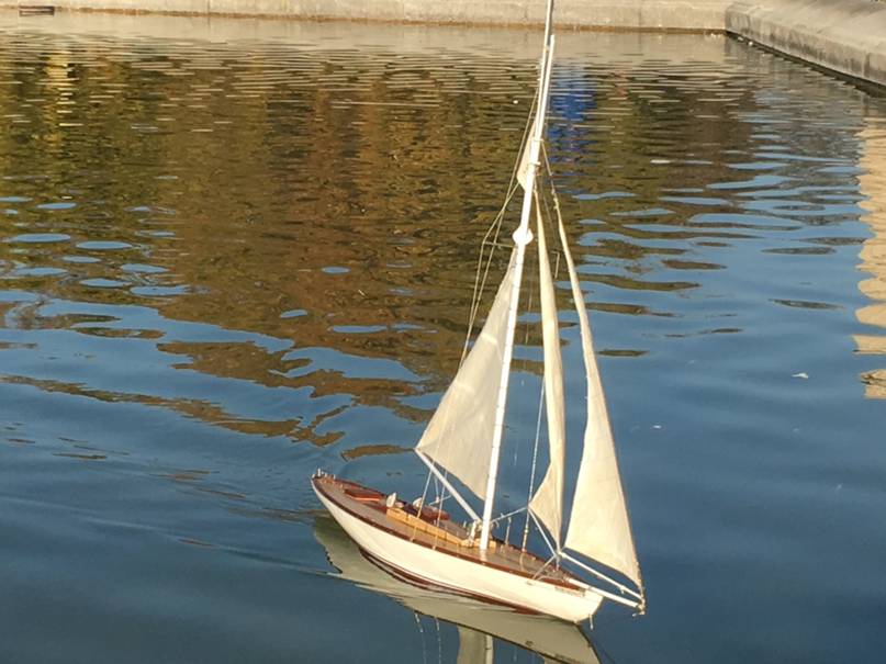 club nautique du luco jardin du Luxembourg Paris pond boat