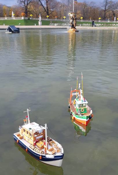 club nautique du luco jardin du Luxembourg Paris pond boat