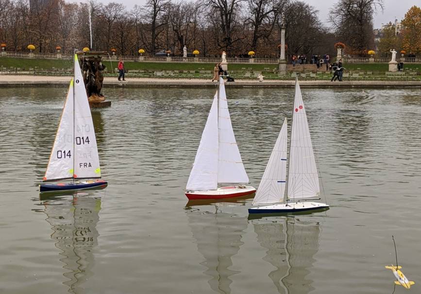 club nautique du luco jardin du Luxembourg Paris pond boat