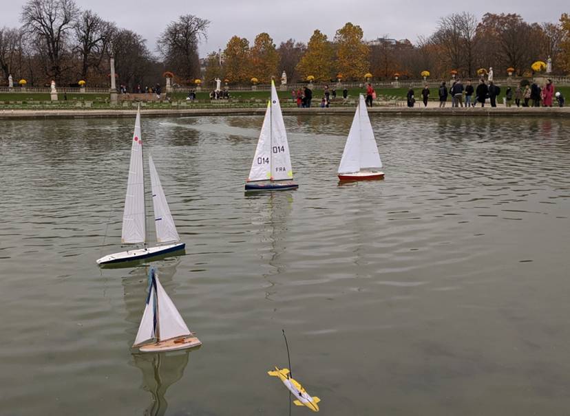club nautique du luco jardin du Luxembourg Paris pond boat