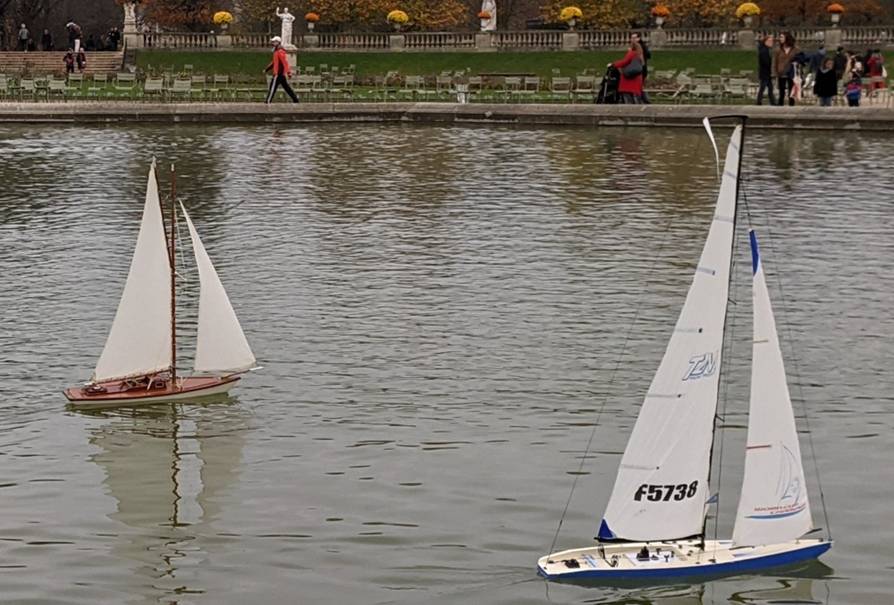 club nautique du luco jardin du Luxembourg Paris pond boat