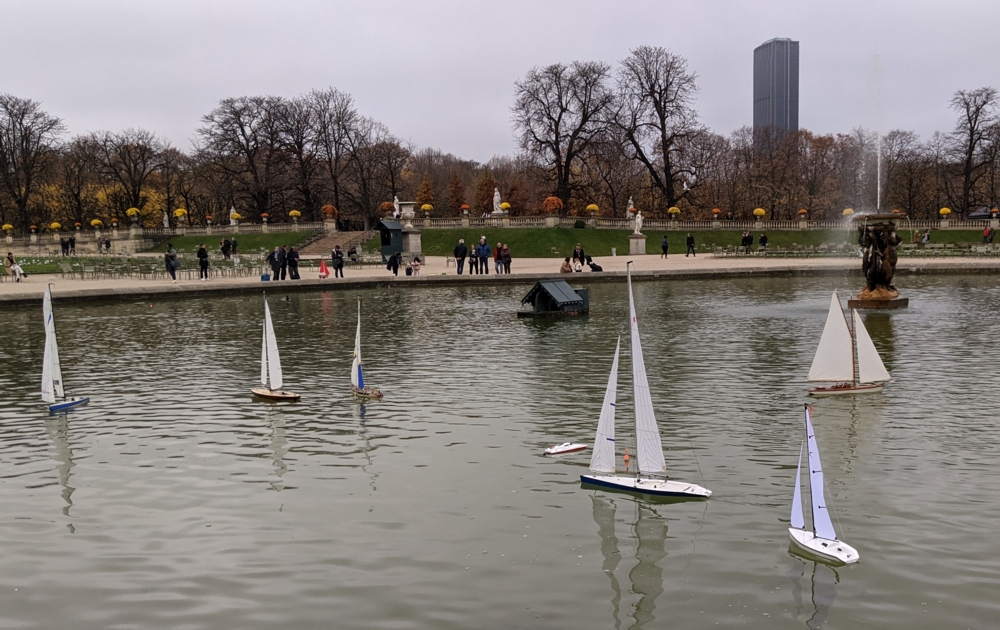 club nautique du luco jardin du Luxembourg Paris pond boat