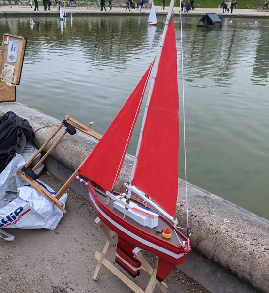 club nautique du luco jardin du Luxembourg Paris pond boat