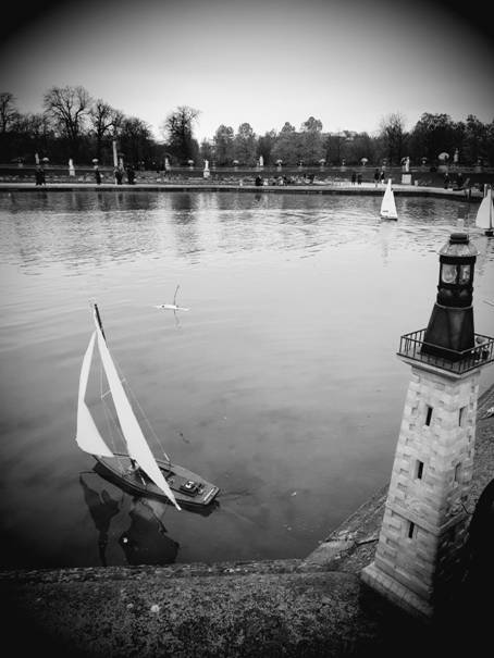 club nautique du luco jardin du Luxembourg Paris pond boat