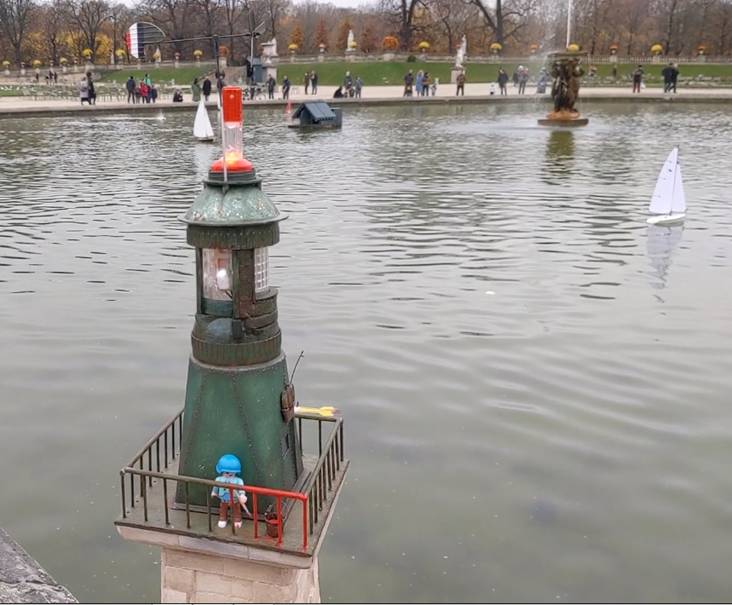 club nautique du luco jardin du Luxembourg Paris pond boat