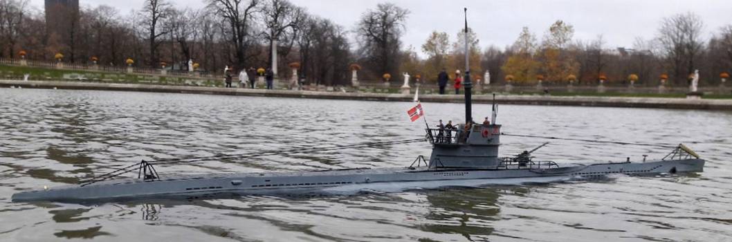 club nautique du luco jardin du Luxembourg Paris pond boat
