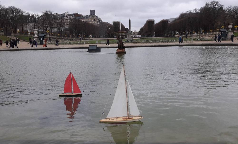club nautique du luco jardin du Luxembourg Paris pond boat