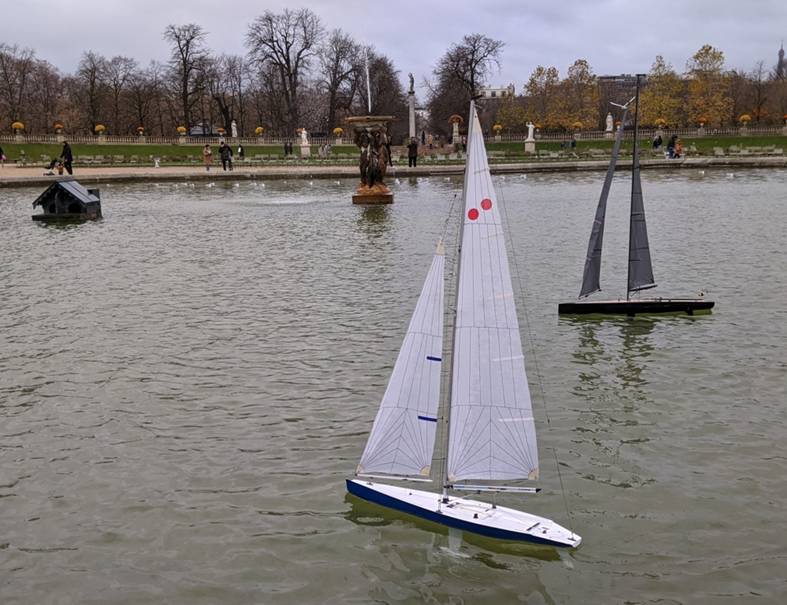 club nautique du luco jardin du Luxembourg Paris pond boat