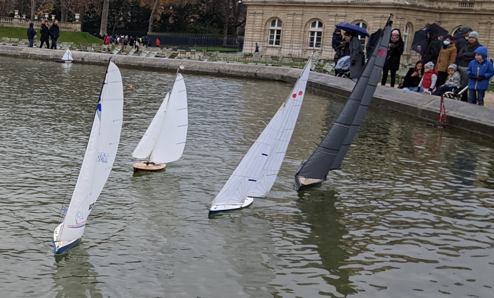 club nautique du luco jardin du Luxembourg Paris pond boat
