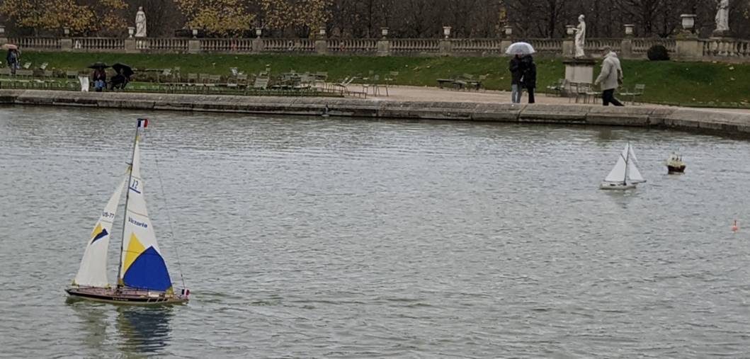 club nautique du luco jardin du Luxembourg Paris pond boat