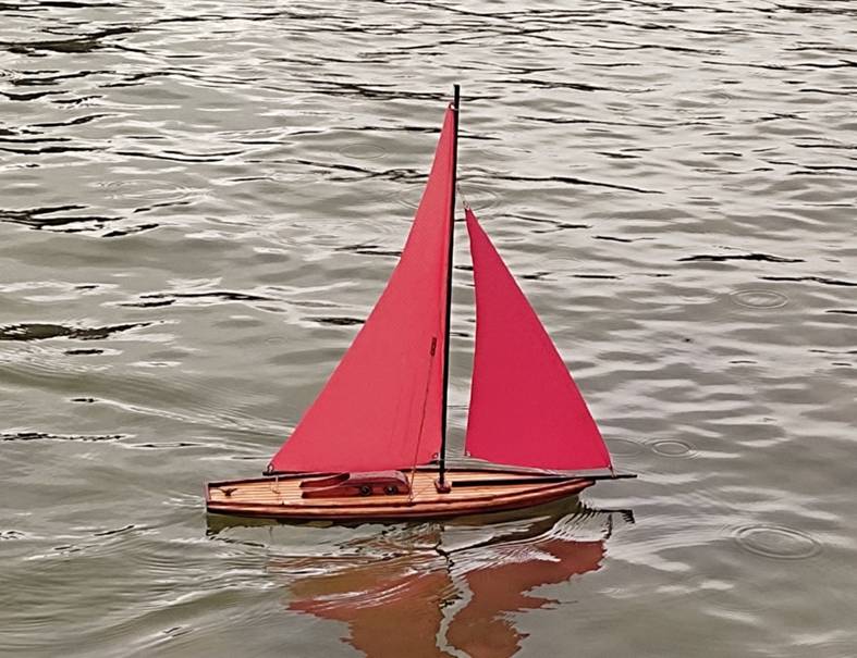 club nautique du luco jardin du Luxembourg Paris pond boat