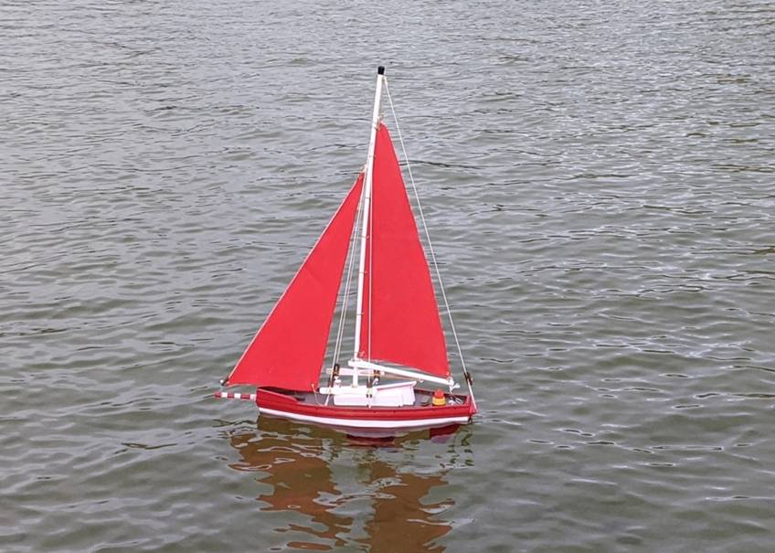 club nautique du luco jardin du Luxembourg Paris pond boat