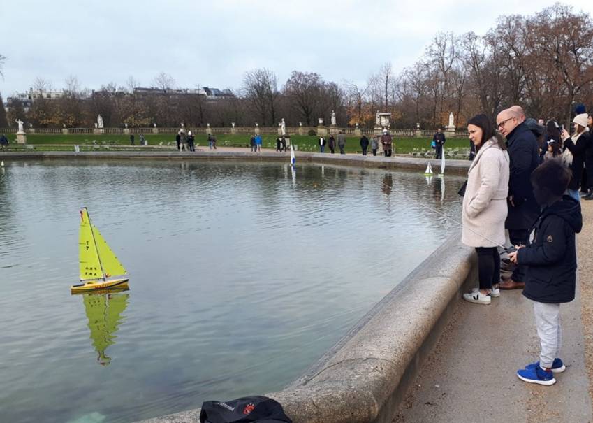 club nautique du luco jardin du Luxembourg Paris pond boat