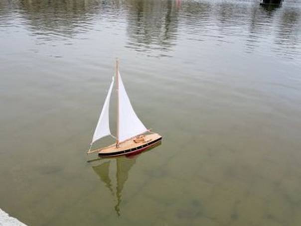 club nautique du luco jardin du Luxembourg Paris pond boat