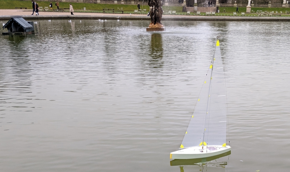 club nautique du luco jardin du Luxembourg Paris pond boat