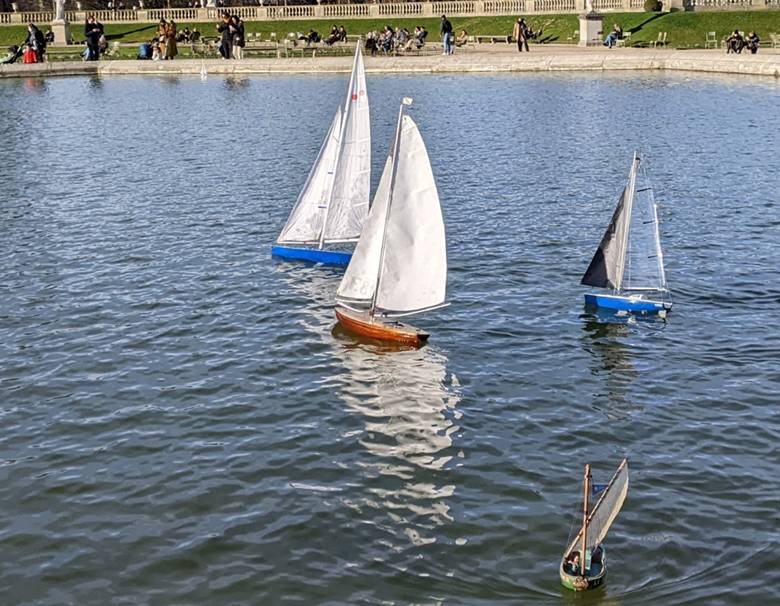 club nautique du luco jardin du Luxembourg Paris pond boat