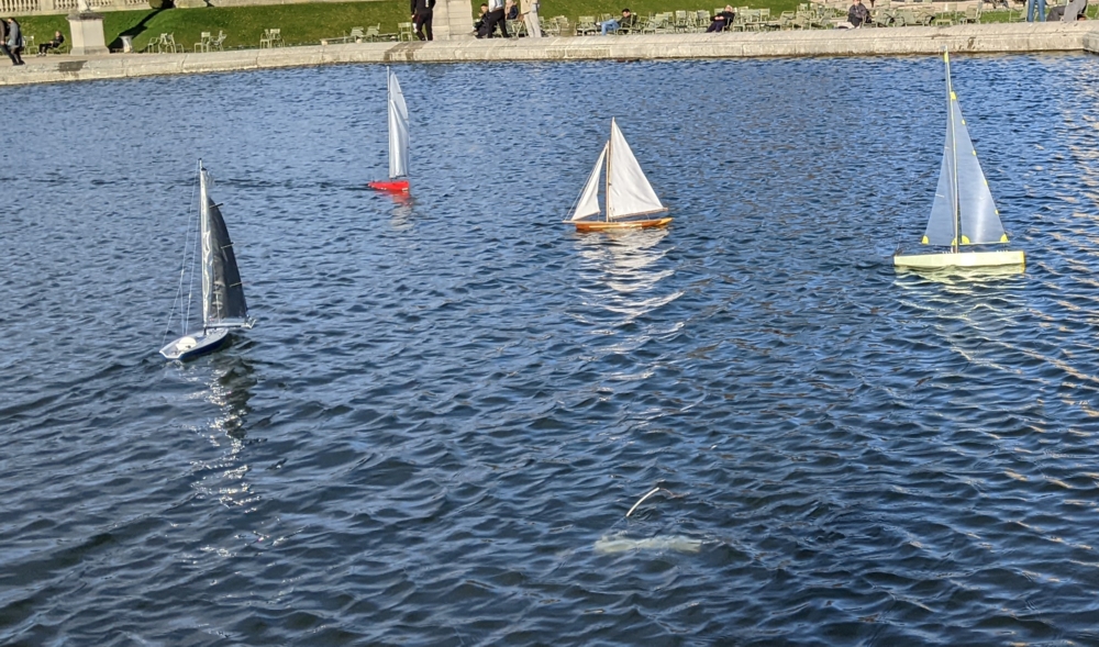 club nautique du luco jardin du Luxembourg Paris pond boat