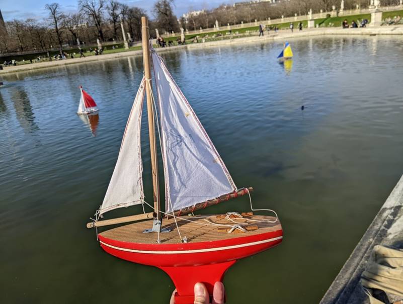 club nautique du luco jardin du Luxembourg Paris pond boat