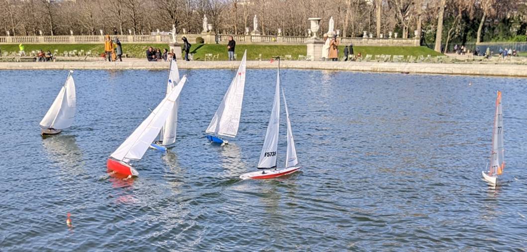 club nautique du luco jardin du Luxembourg Paris pond boat