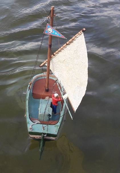 club nautique du luco jardin du Luxembourg Paris pond boat