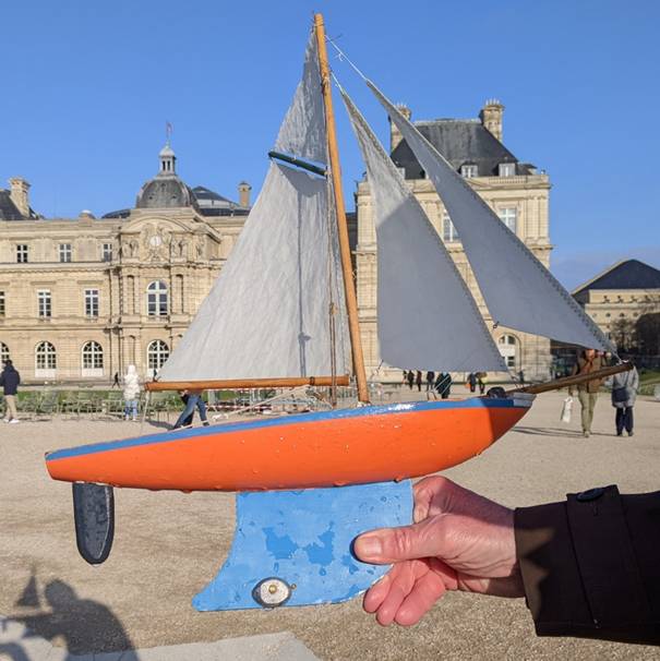 club nautique du luco jardin du Luxembourg Paris pond boat