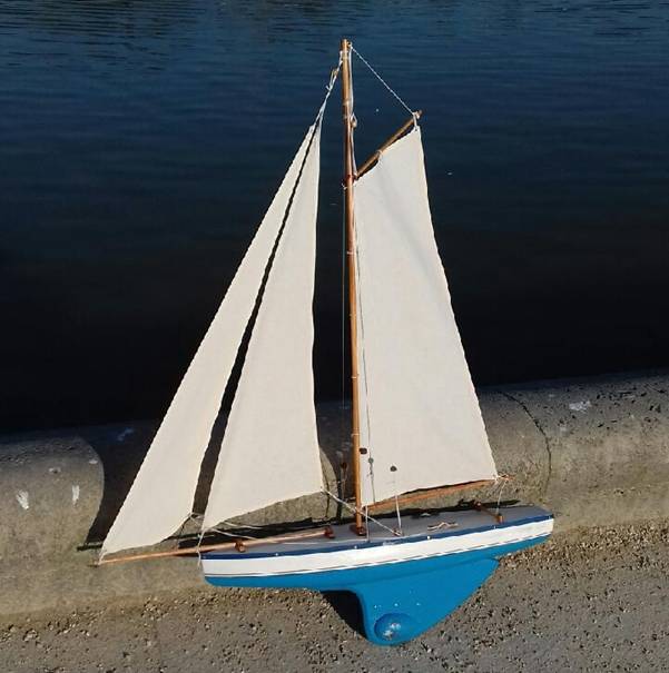 club nautique du luco jardin du Luxembourg Paris pond boat