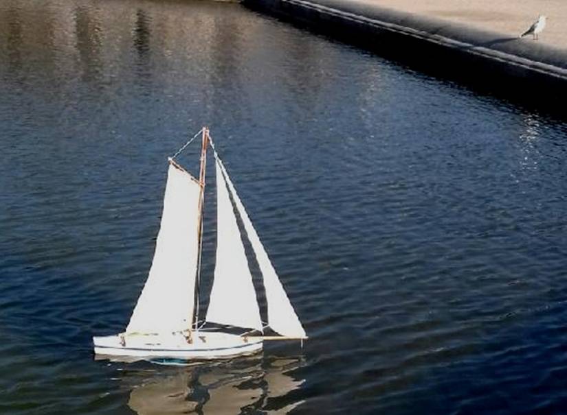 club nautique du luco jardin du Luxembourg Paris pond boat