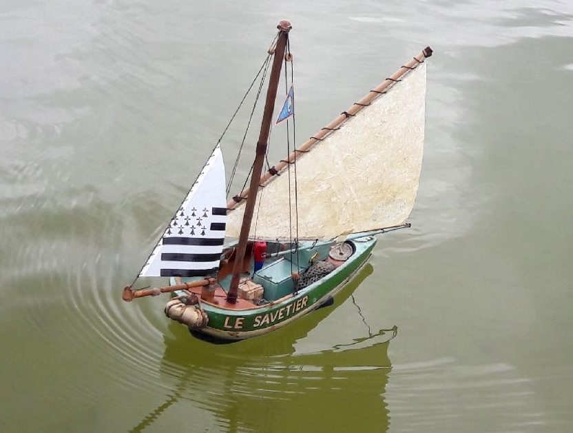 club nautique du luco jardin du Luxembourg Paris pond boat