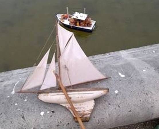 club nautique du luco jardin du Luxembourg Paris pond boat