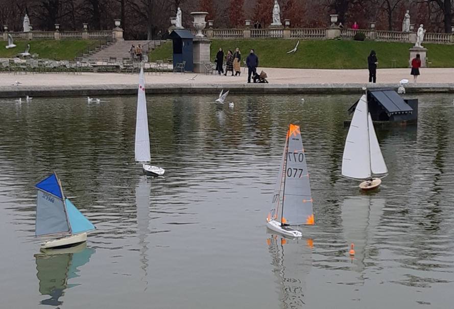 club nautique du luco jardin du Luxembourg Paris pond boat