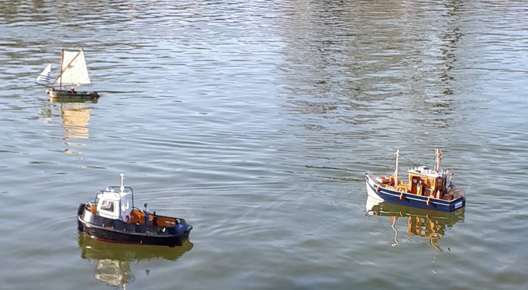 club nautique du luco jardin du Luxembourg Paris pond boat