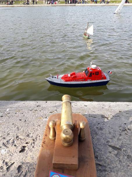 club nautique du luco jardin du Luxembourg Paris pond boat